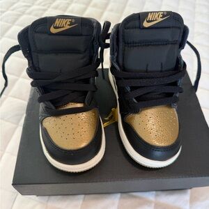 Jordan Kids Black and Gold Sneakers